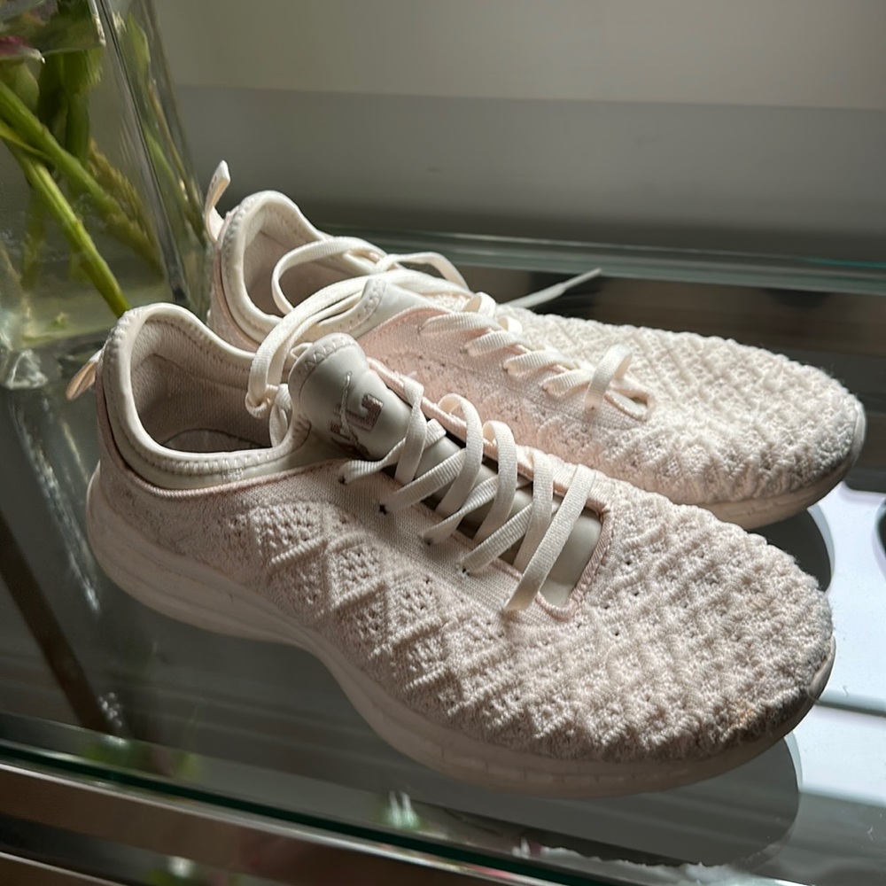 APL sneakers techloom